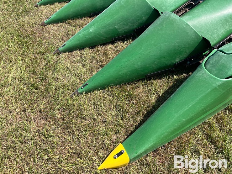 2021-john-deere-c8r-image-9