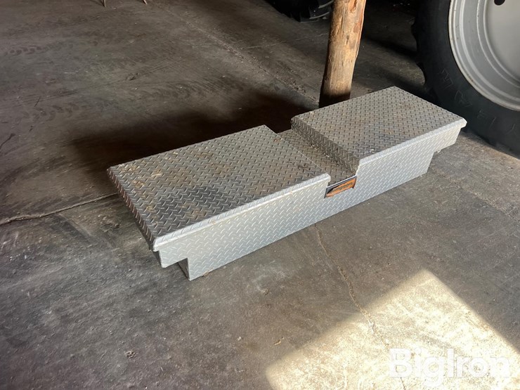 truck-bed-toolbox-image-3