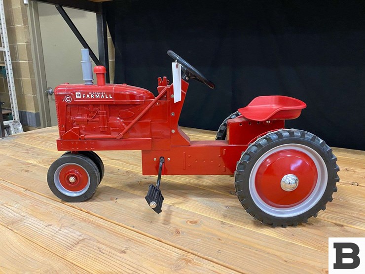 mccormick-farmall-model-"c"-toy-pedal-tractor-image-2