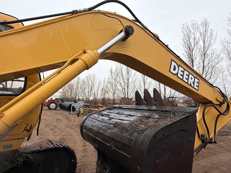 deere-160-lc-image-45