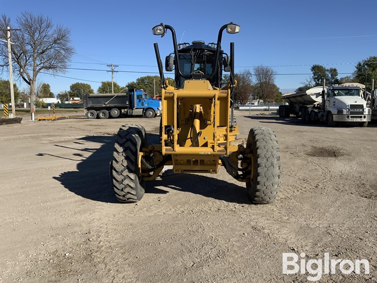 2018-caterpillar-12m3-awd-image-2