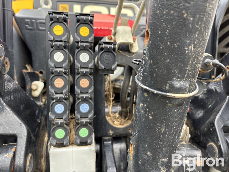 2022-jcb-8330-4wd-tractor-image-11