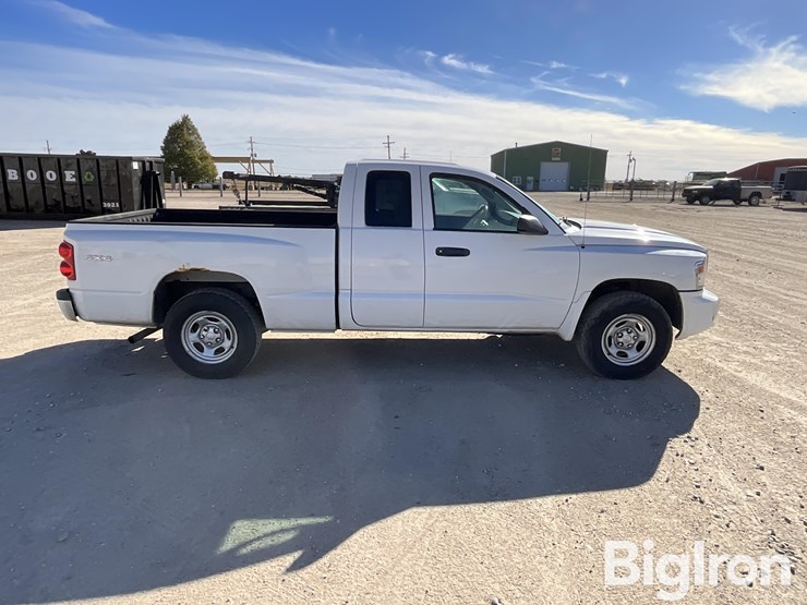 2010-dodge-dakota-image-4