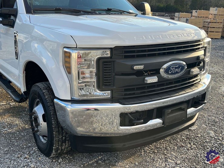 2019-ford-f350-xl-image-14