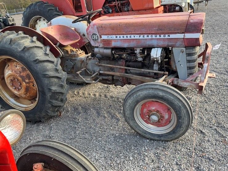 massey-ferguson-135-image-5