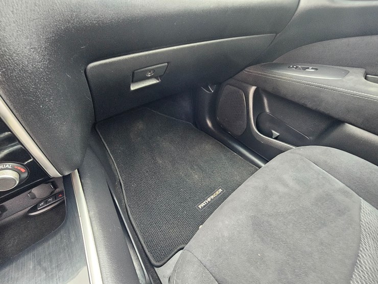 2013-nissan-pathfinder-image-32