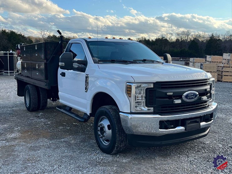 2019-ford-f350-xl-image-11