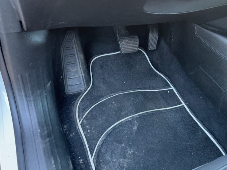 2016-jeep-renegade-image-19