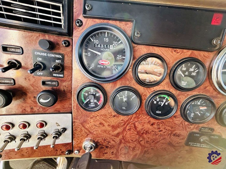 2007-peterbilt-340-image-173