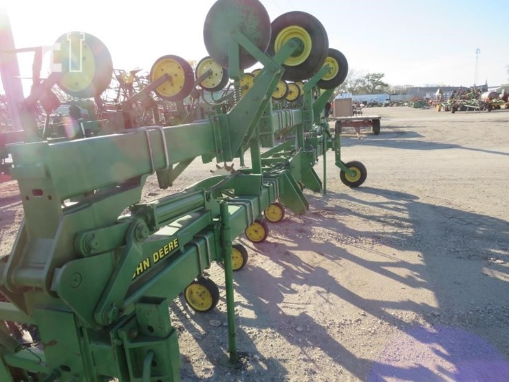 john-deere-845-image-11