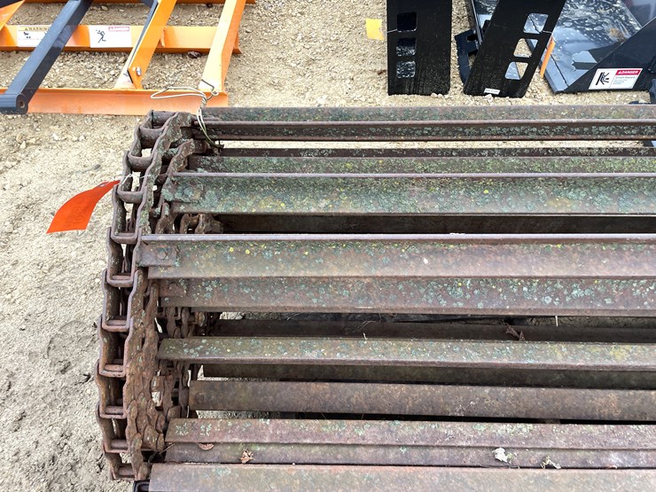 #1070-•-new-idea-manure-spreader-apron-image-10