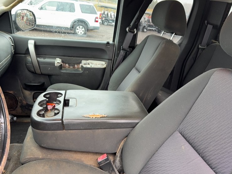 #3018-•-2013-chevy-silverado-pickup-truck-image-18