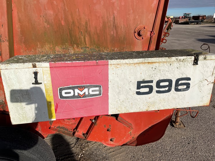 #1408-•-omc-596-roll-baler-image-15