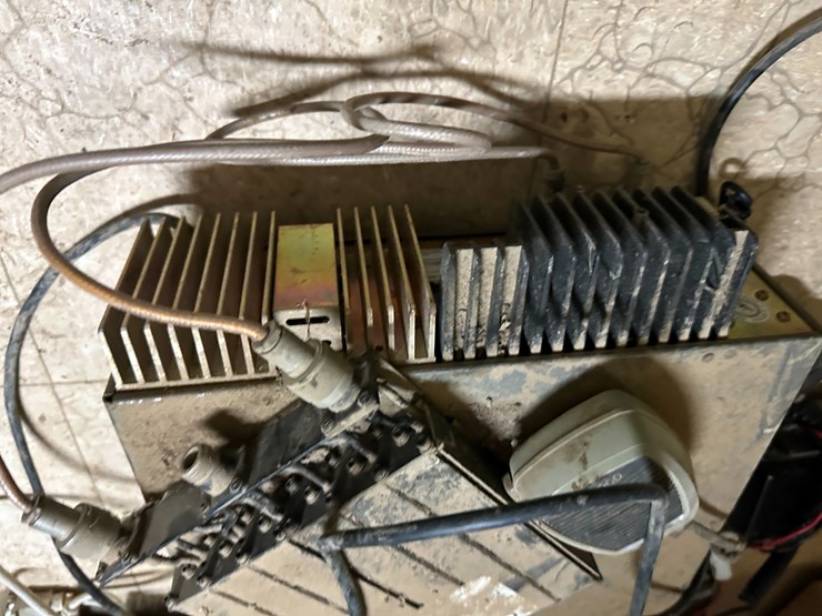 #34446-•-kenwood-tkr-20-receiver,-3-radios,-&-2400watt-power-inverter-location:-site-1e-image-8