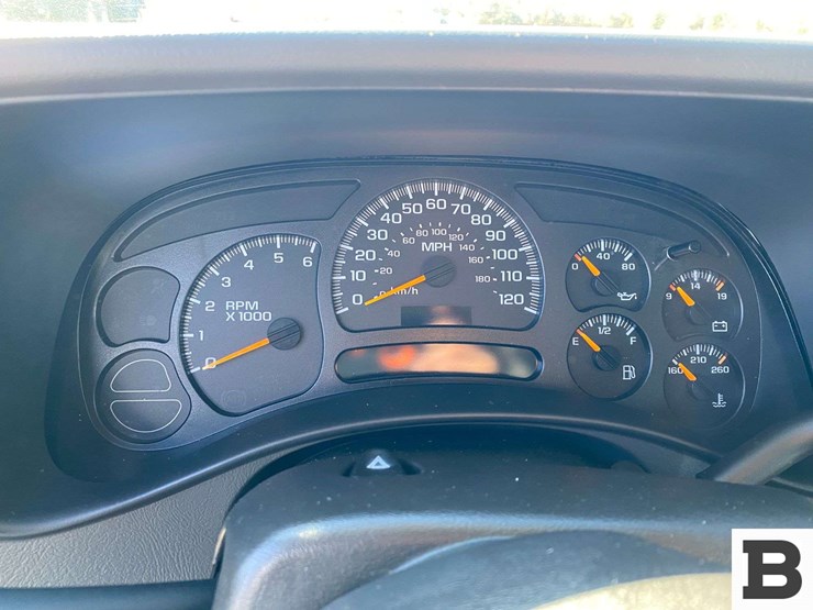 2004-chevrolet-silverado-1500-image-29