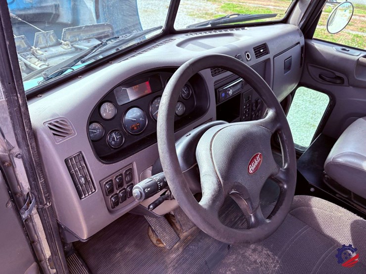 2012-peterbilt-337-image-79