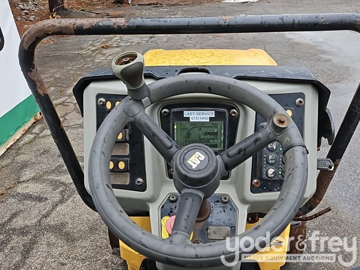 2015-caterpillar-cb24b-image-23