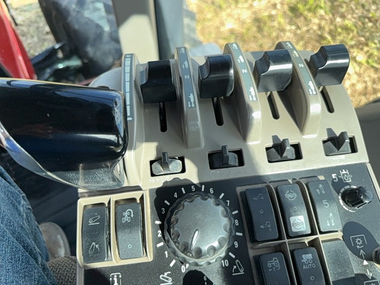 case-ih-magnum-335-image-64