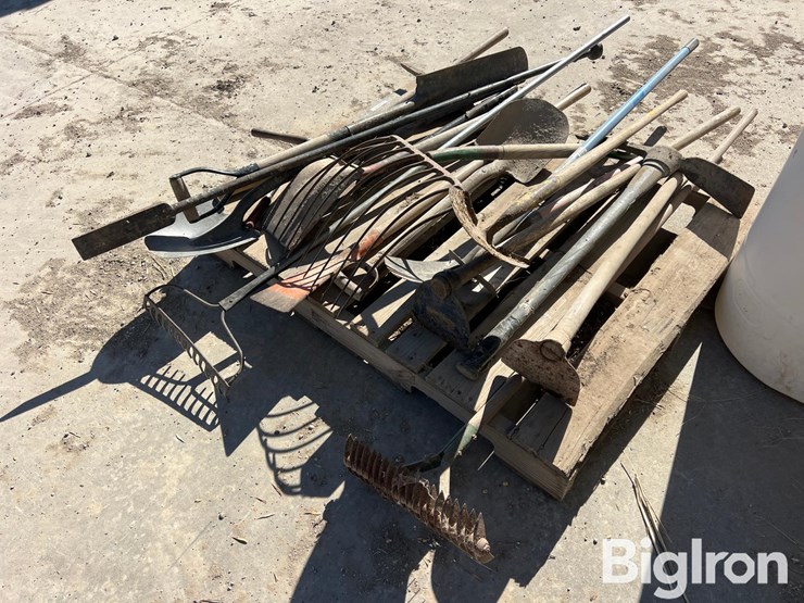 pallet-of-farm-&-garden-tools-image-4