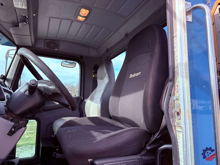 2012-peterbilt-337-image-69