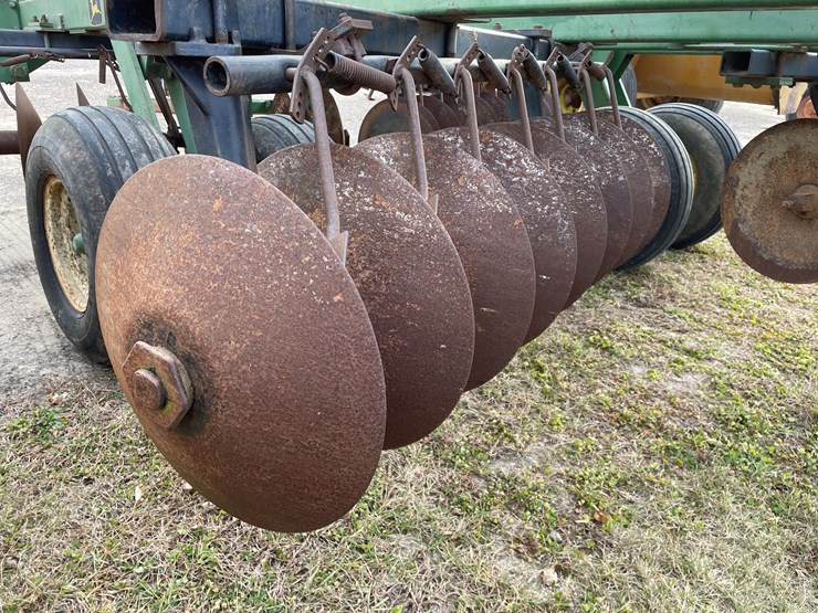 john-deere-235-image-6