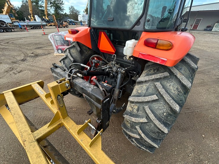 2014-kubota-m8560d-image-9