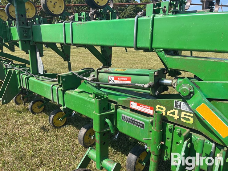 john-deere-845-image-12