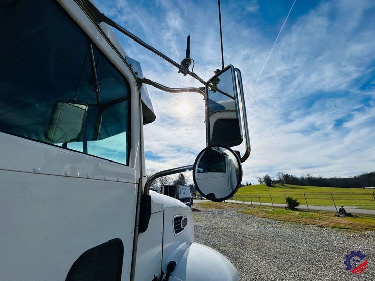 2007-peterbilt-340-image-71