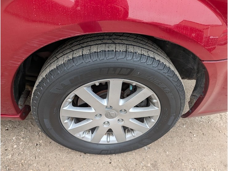 2016-chrysler-town-&-country-image-9