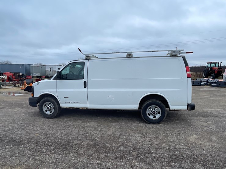 #1064-•-2012-gmc-savana-1-ton-van-(has-wi-title)-image-8