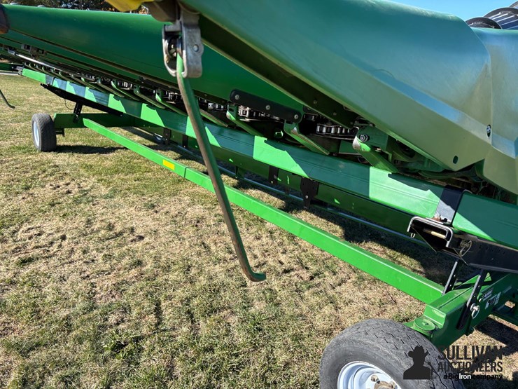 2022-john-deere-c8r-image-16