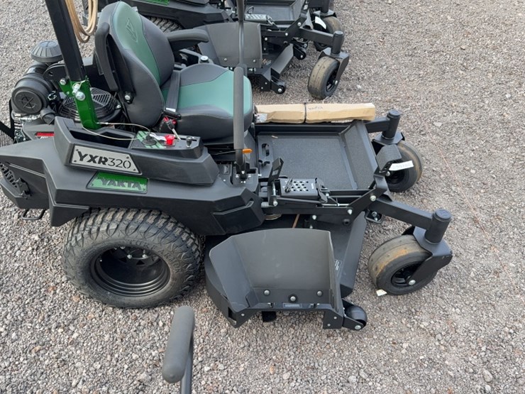 #3077-•-yakta-yxr-320-zero-turn-lawn-mower-image-7