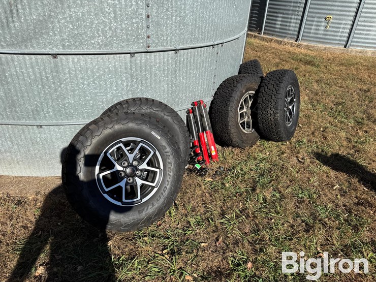 2024-bf-goodrich-285/70r17-tires-&-rims-&-suspension-image-3