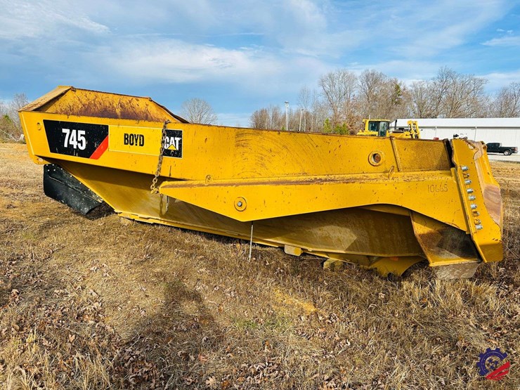 caterpillar-745-image-3