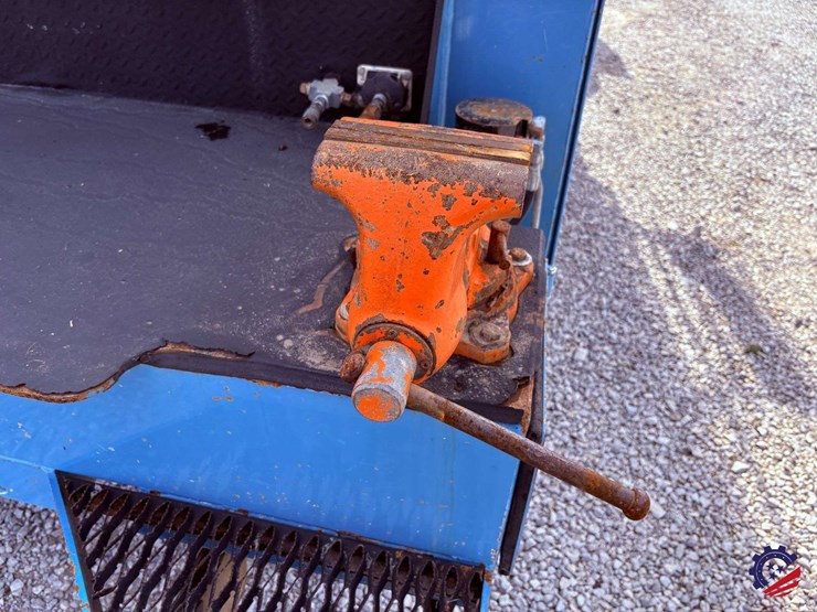 2012-peterbilt-337-image-39