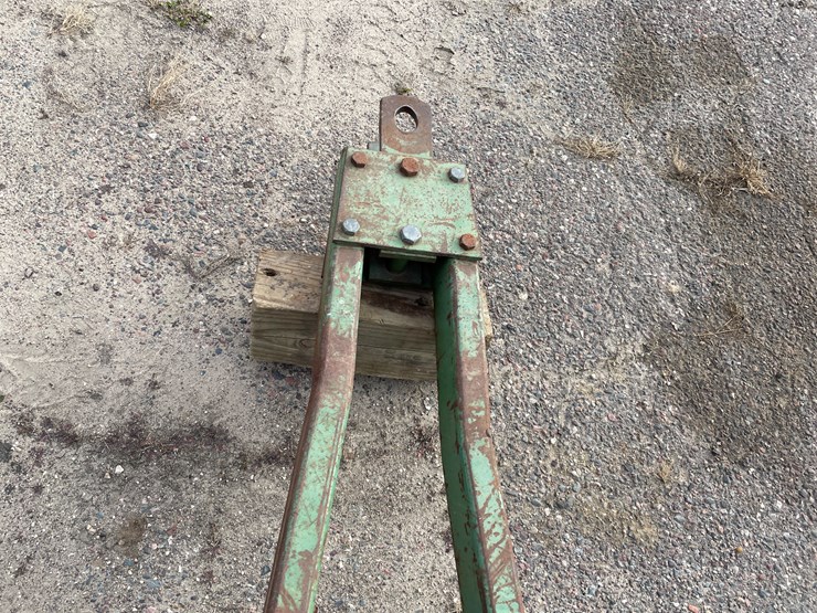 john-deere-235-image-17