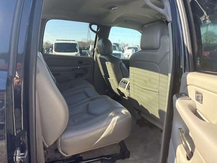 2005-gmc-sierra-2500-image-18