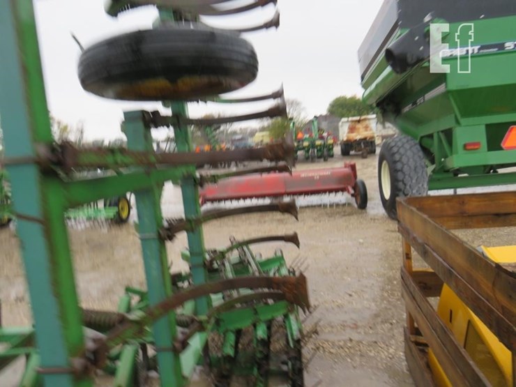 john-deere-1100-image-3