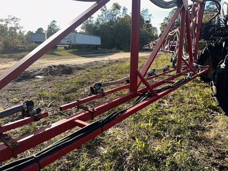 case-ih-3185-patriot-sprayer-image-11