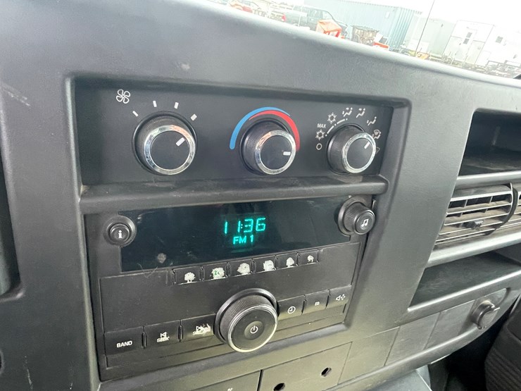 #1064-•-2012-gmc-savana-1-ton-van-(has-wi-title)-image-52