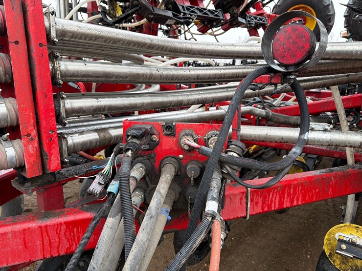 2016-bourgault-3320-66-image-37