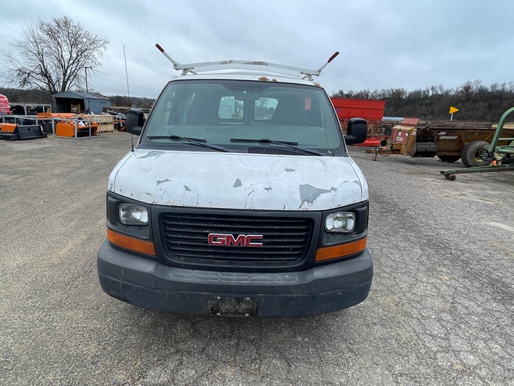 #1064-•-2012-gmc-savana-1-ton-van-(has-wi-title)-image-2