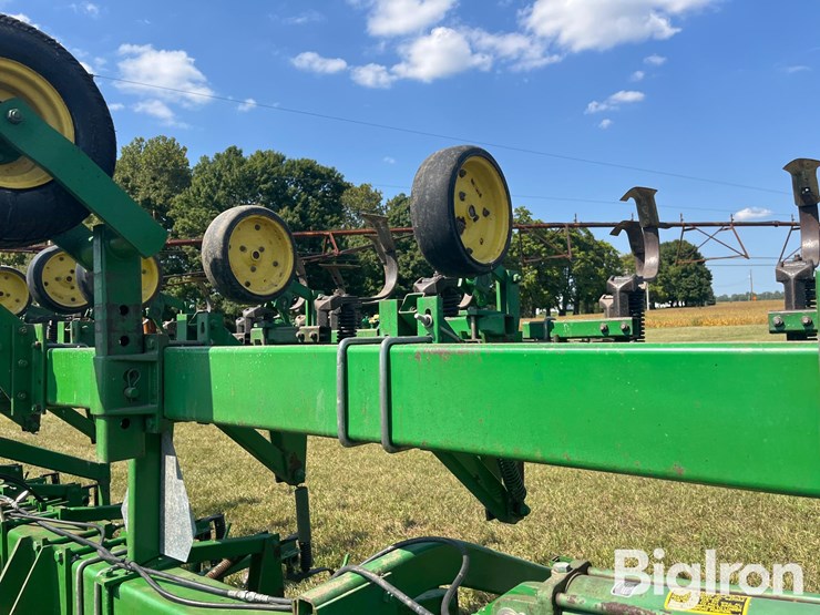 john-deere-845-image-13