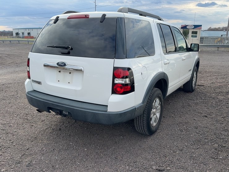 2007-ford-explorer-image-8