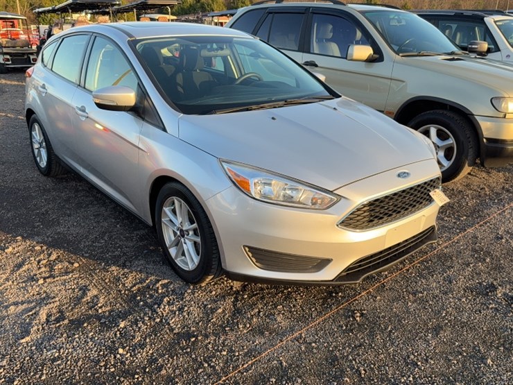 #3008-•-2015-ford-focus-car-image-3