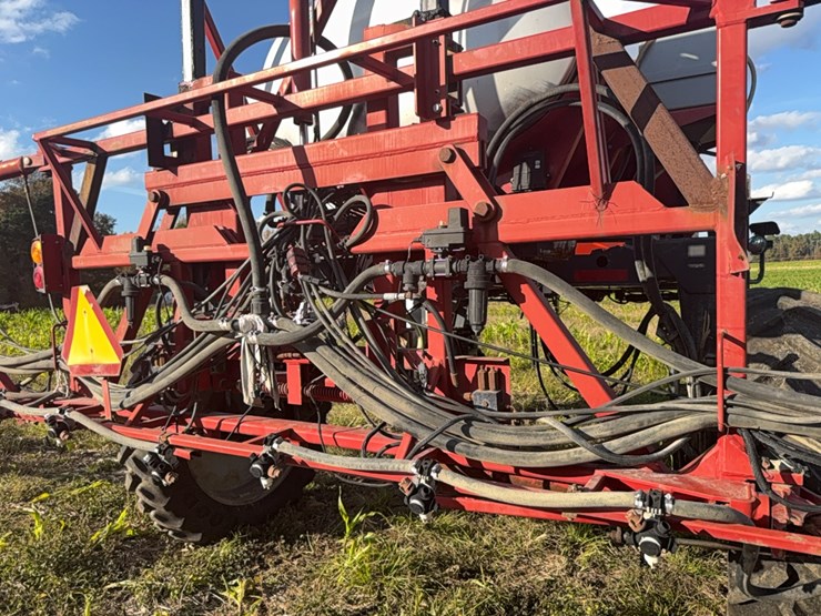 case-ih-3185-patriot-sprayer-image-33