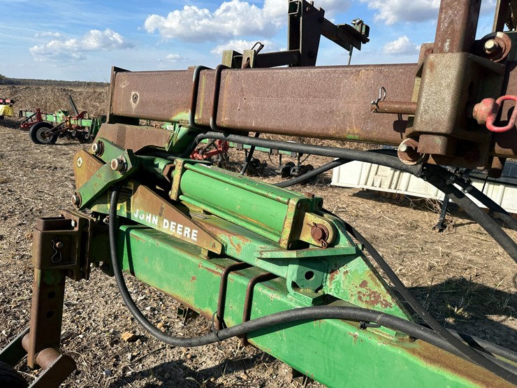john-deere-845-image-32