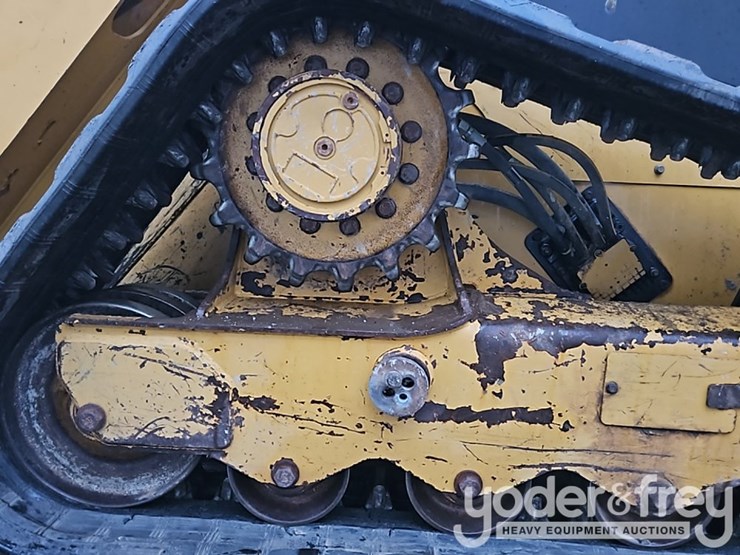 2021-caterpillar-299d3-image-12