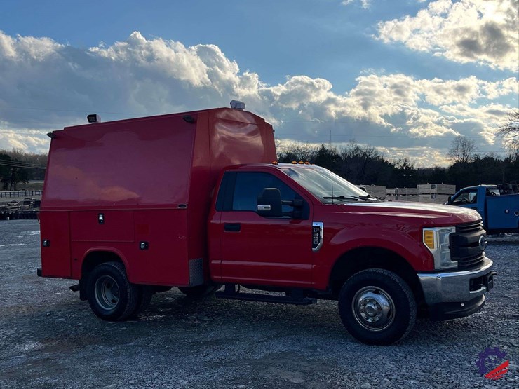 2017-ford-f350-xl-image-6