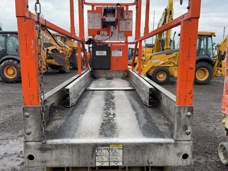 2006-jlg-2630es-image-10